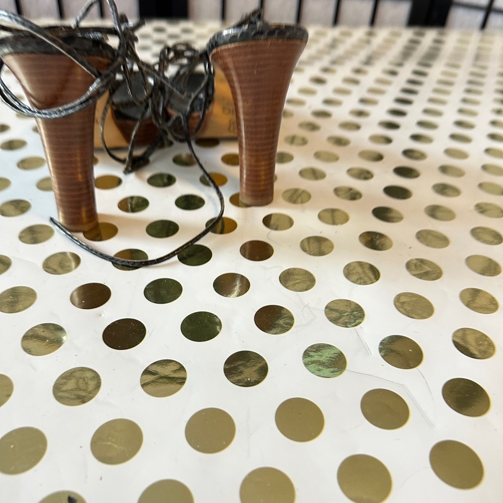BCBG heels - Picture 3 of 4
